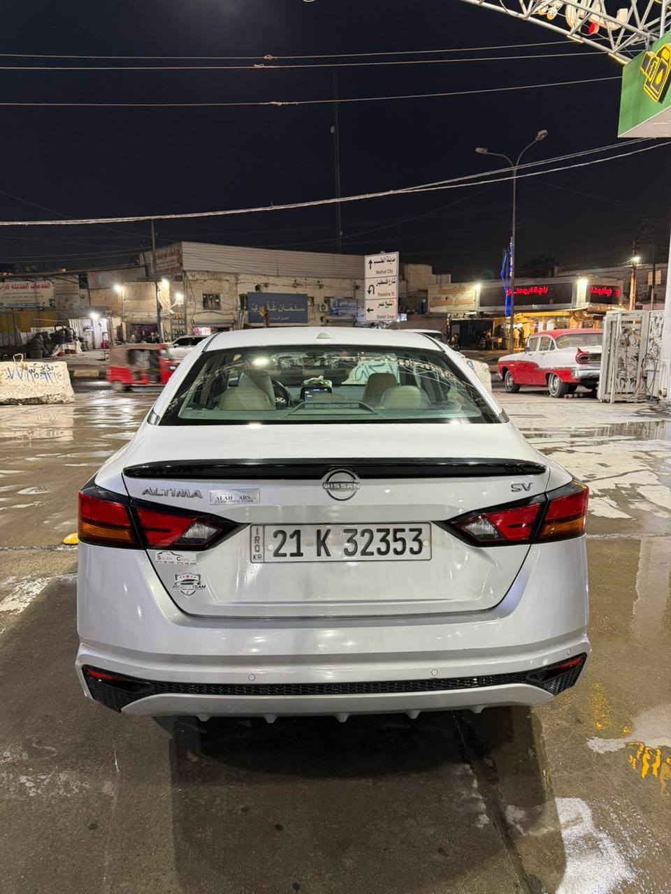 السلام عليكم عندي نيسان التيما موديل 23 شكل 24 SV لون سلفر رقم سليمانية حادثها جاملغ  خلف السائق مصبوغ بجم كبس السيارة جديدة ماشية 28 الف كيلو رايدها ب190 وبيها مجال بسيط للاستفسار***********
