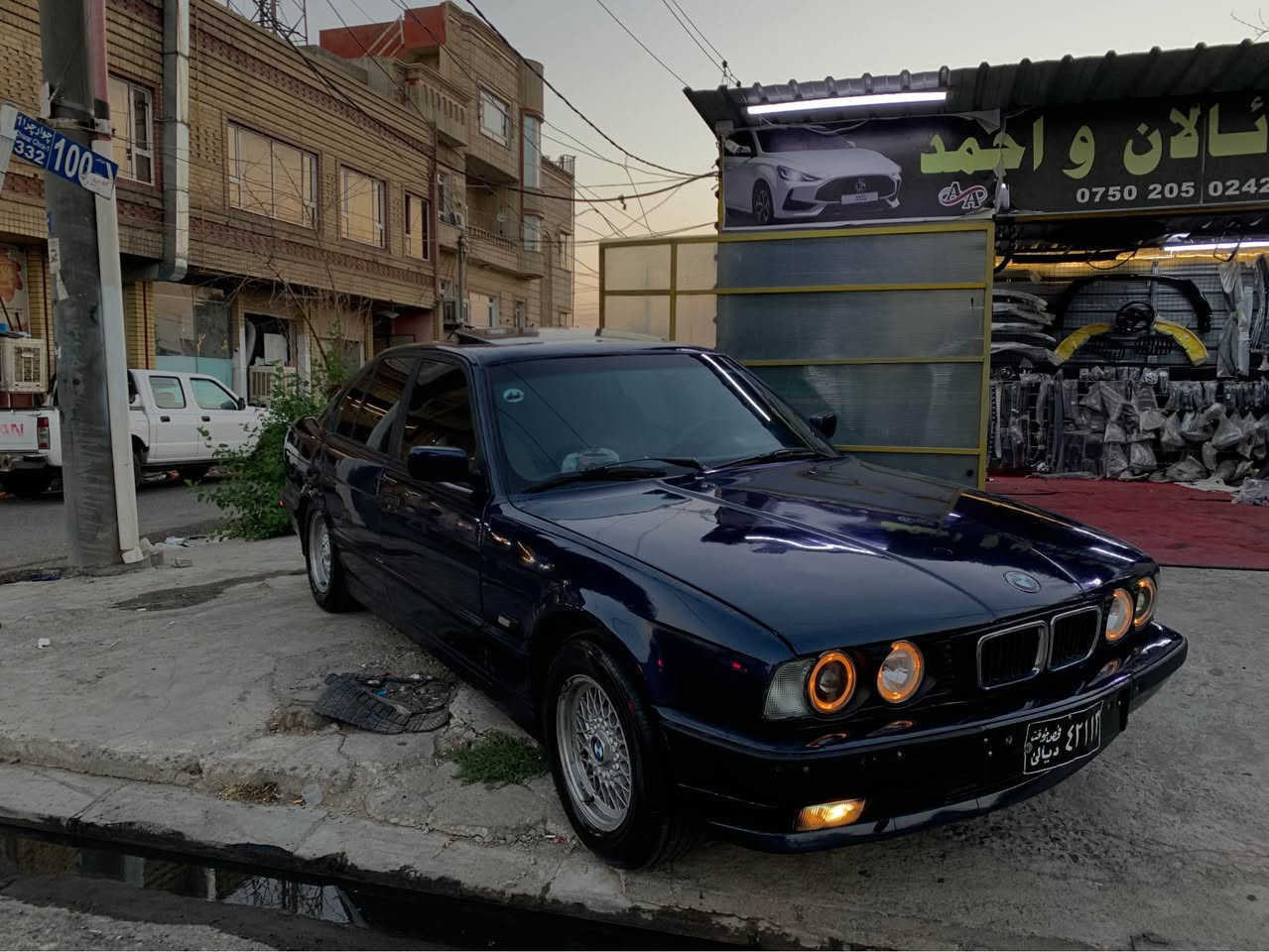 بةناوي خواي گةورةو ميهرةبان بييم موديل٩١ ئارم پلاستيك سليماني بةشةرتي ئةوليات ٥٢٠ گيرحادي سلايت بي ليدان جةمپيكي خةفيفي پيشي هية موس براوةي بةشةرت سيارةكة تةبحةن زور زور بةقوتة قوةتيكي ٥٢٥جي هية هةزار مشالا سيارةكة ناوةوو دةري زور خاوينة وةك رسمةكانة كارةبايتي هةموي مةزبوتة سيارةكة جوار تاويلي موشةبةكي لوك گوي بةرخ تاخم لايتي ئةلاقةي لوك سيارةكة وةسفي ناوي مةكينة هةلميشي نية بةشةرت گيرو مةكينة ئةكسل كلاجو حةنةي نوي موسو براوة ئارمو ئةوةليات بةشةرت سحري خوار هةمو بازار ٣٣كةمي مجال شوين هةولير متشةري ني بيزارم مةكة براي من لةگةريزم  رةقةم *********** أربيل, العراق
