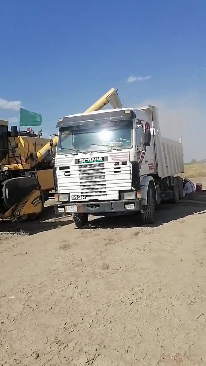 سلام عليكم سكانيه للبيع موديل 89
رقم واسط باسمي  سنويه لل28
 محرك 8 بي تنقيص
كير //5 /5
مجموعه مان نص جي اف
المكان واسط العمانيه
***********
‏‪***********‬‏
