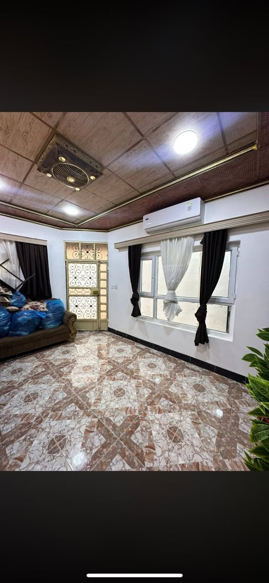 🏠دار للبيع طابو صرف   المساحة  100 متر  الواجهه 5مترعلى حديقة طابق واحد  الموقع كركوك حي الأسرى والمفقودين خلف مدرسة المعراج قرب صيدلية اسماعيل موقع مميز 
 طابق واحد يحتوي على غرفة نوم هول ومطبخ واستقبال وصحيات درج خارجي وكراج سياره بناء حديثه 
للاستفسار الاتصال ***********
