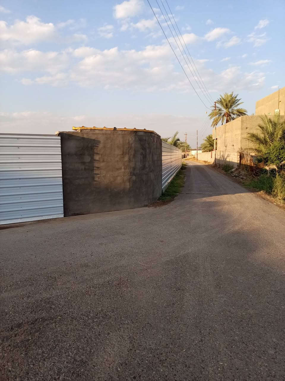 يوجد عرض دونم للبيع مع دار بغداد التاجي زمله حمدي اني مكلف بالنشر وهذا رقم صاحب الدار***********
