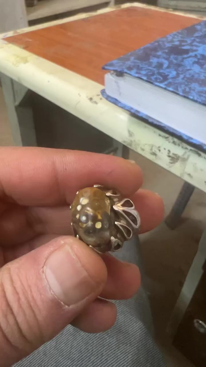 دواديه قديمه ومن النوادر السعر 175 الف مكاني بغداد م الصدر


**إذا كنت صاحب هذا الإعلان وتريد حذفه لأي سبب، رجاءا أرسل رسالة إلى الدعم الفني**