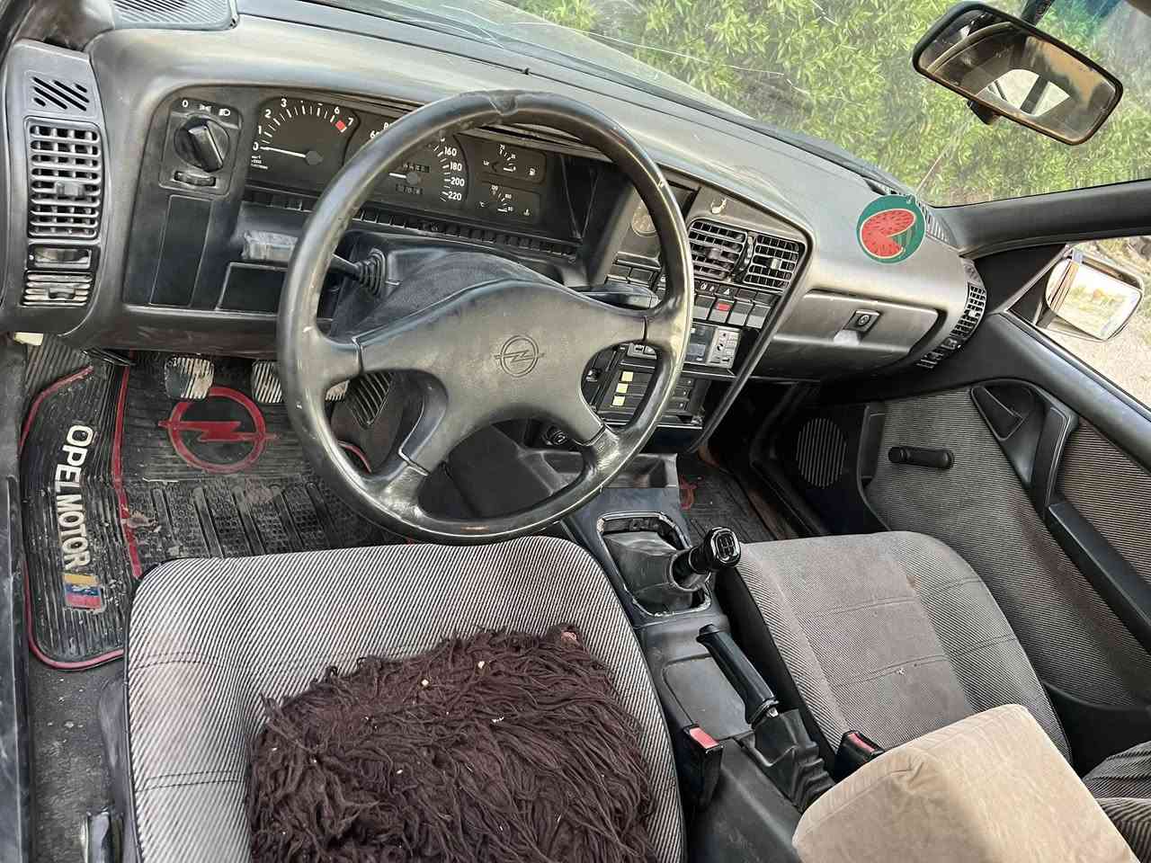 سلام عليكم اوبل اوميكا موديل ٨٩ السياره جاهزه كير مكينه تخم تاير شرط بدون صبغ وجراد رقم بغداد تحويل مباشر مكان السيارة بغداد المحموديه امكلف بلنشر هذا رقم صاحب السيارة ***********

