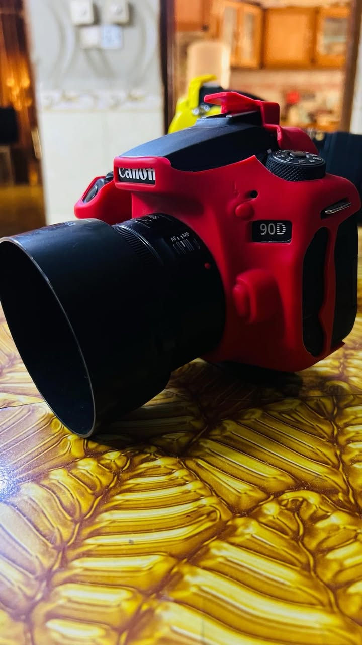 � للبيع Canon EOS 90D + عدسة Canon 50mm الأصلية

✅ حالة ممتازة جدًا واستعمال خفيف.
✅ تصوير فيديو بدقة 4K Ultra HD.
✅ شاشة متحركة (Flip Screen).
✅ مناسبة للتصوير الاحترافي وصناعة المحتوى.
✅ الكاميرا والعدسة بحالة ممتازة وجاهزة للاستخدام.

📞 للاستفسار: ***********
