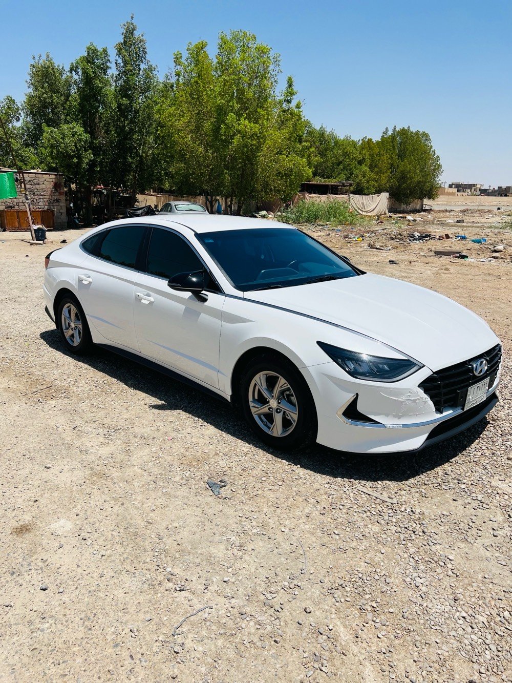 سوناتا 22خليجي معوقين بيها بنيد تبديل السعر 185
*تشغيل عن بعد
*محرك2.5
*گير 6نمر At
*لايت زنون اصلي اربع عدسات
*تبريد قطعتين 
* شاشة وسطية أصلية قياس 8 إنش.
* تشغيل زر (Smart Key).
* ناقل حركة إلكتروني بالأزرار (Shift By Wire).
* زر Drive Mode لتغيير أوضاع القيادة.
* مكيف أوتوماتيك ثنائي التحكم.
* فرامل إلكترونية EPB مع Auto Hold غالبًا.
* بلوتوث وUSB وتحكم من المقود.
* مثبت سرعة.
* صندق ذكي عند الاقتراب
* حساسات خلفية
* مرايا كهربائية مع إشارات جانبية.
* 6 وسائد هوائية ونظام ثبات إلكتروني.
*خمس انظمه قياده

* الفئة الدقيقة (Smart / Comfort / Premium).