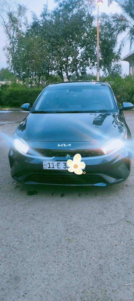 السلام عليكم للبيع فورتي موديل 2023 مكينه دوش 2000 السياره جديده رقم بغداد حادثه دعاميه خلفيه وشويه من يم الرقم مالجنطه الايرباكات كله سليمه حادثه موقوي وبيه الجاملغ الامامي بي ربع بارد فقط والسعر 145 وبيه مجال للاتصال *********** وبي واتساب
