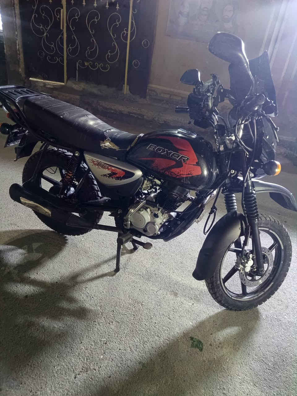 بوكسر ٢٣ للبيع رقم بغداد سنويه باسمي تحويل شوكت متريد دراجة نضيفه بس بيها خيط تبخير خفيف من تقبط سكليتر بس
العنوان حسينية الراشدية *********** متوفر واتساب فقط 
السعر مليونين و ٢٠٠ الف
