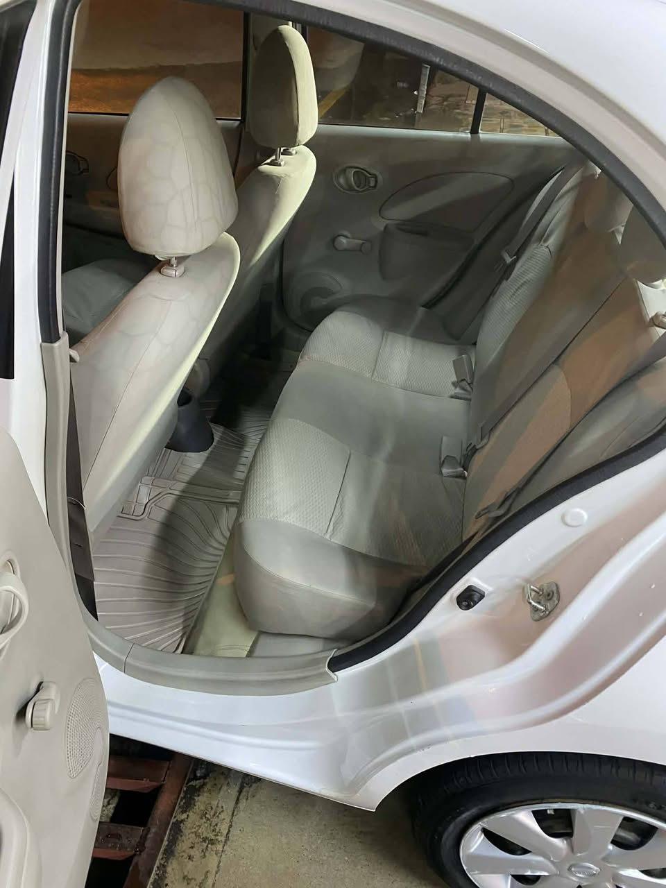 السعر 92بيها مجال سلام عليكم ورحمه الله وبركاته للبيع نيسان ميكرا 2016ماشيه 133سياره كير ومحرك شرط ضررها داير خلف صبغ بدون معجون وبيا بارد باب سايق كوبون بانزين بيها سياره جاهزه ما يعوزا ربع مصرف ما تحتاج غير ستر الله العنوان حي الحدباء ***********
