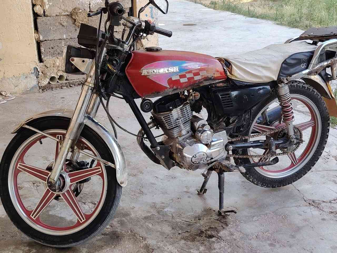 سلام عليكم موطور للبيع بارت عكاش 5 كير محرك 150 مفتوح وبي صرف (بخار) نشاطه حيل زين كهربائيات شغاله ويعوزهن شغل بسيط سلف شغال فقط عوزه باتري تواير جدام وره جديد السعر 270 وبي مجال المو شراي لا تكسر ولا تعلق عجبك خابرني ومايكون خاطرك الا طيب، ***********
