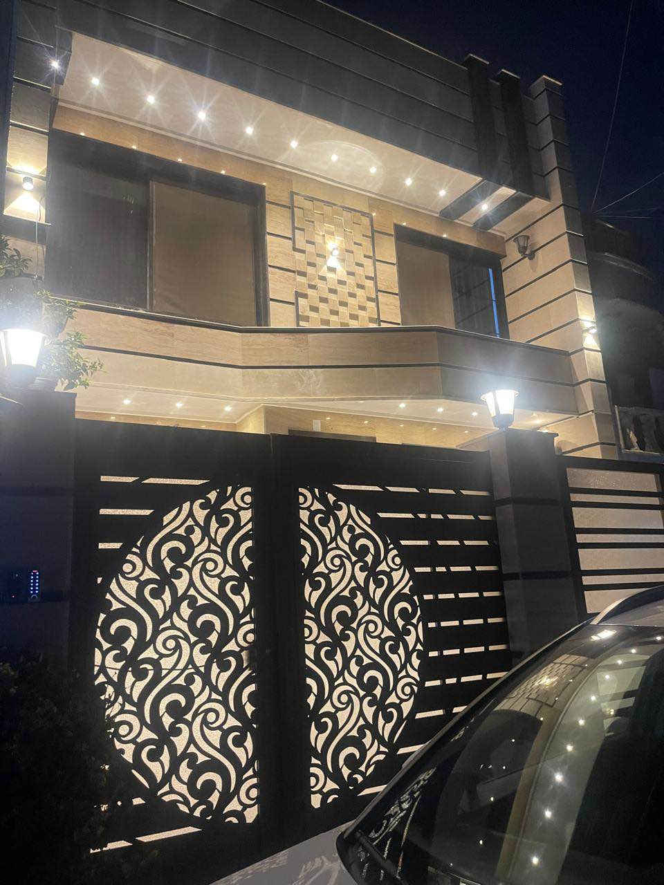 استقبال
خمس غرف نوم وغرفة اسوين
وصالة واستقبال
ومنبه حار ومطبخ بارد
الواحة ٨ متر النزال١٥م
البيت مؤثث درجة اولى
لسعر ع الخاص 
للتواصل *********** بغداد, العراق
