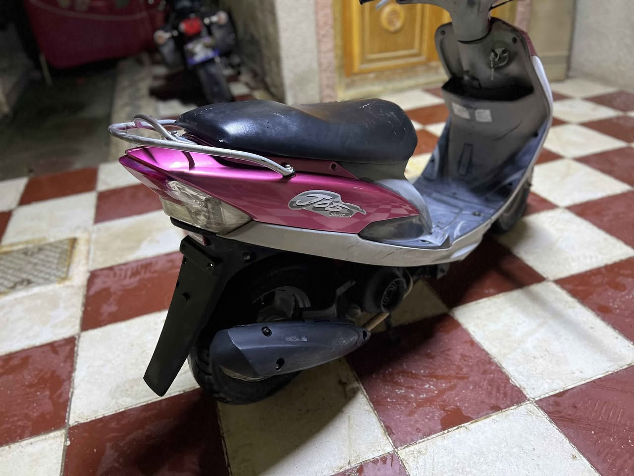 السلام عليكم 
للبيع ماكس منغولي (55) صاروخ 
شلعه ومعدل الدراجه خير من الله كفرات ختم مكينة ناعمه ملاح يخبل  السعر 550 بيها مجال للشراي حلة حي الصحة  للاستفسار خاص او الاتصال *********** Singapore
