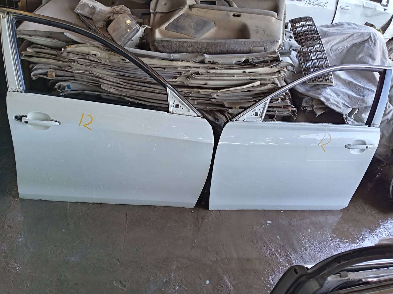 السلام عليكم لبيع غراض مال كامري موديل 2008 وارد ياباني حاويه كاملات جدد ***********
