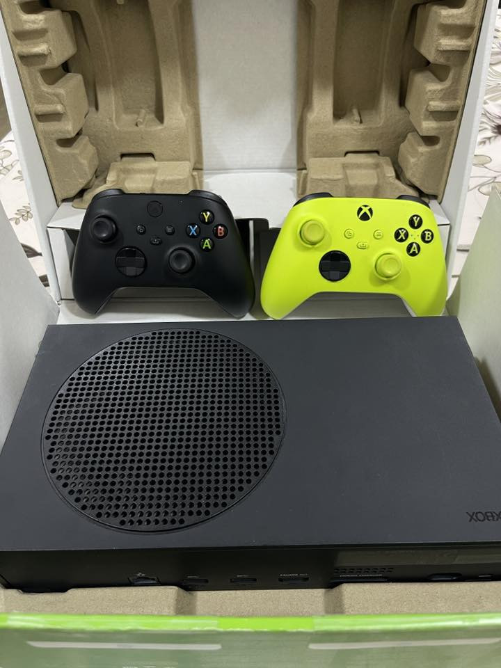 للبيع Xbox Series S Carbon Black سعة 1TB

استعمال شهر فقط، الجهاز نظيف جداً وحالته ممتازة، ما مفتوح ولا مصيّن، ويشتغل بدون أي مشاكل. ويا جميع ملحقاته الأصلية والكارتون ووياه جويستك ثاني اصلي. 

السعر: 525,000 فقط🔥


**إذا كنت صاحب هذا الإعلان وتريد حذفه لأي سبب، رجاءا أرسل رسالة إلى الدعم الفني**