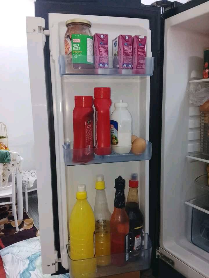 ثلاجة جمسون للبيع السعر٦٠٠ وبيه مجال العنوان بغداد مدينة الصدر الدسيم ***********