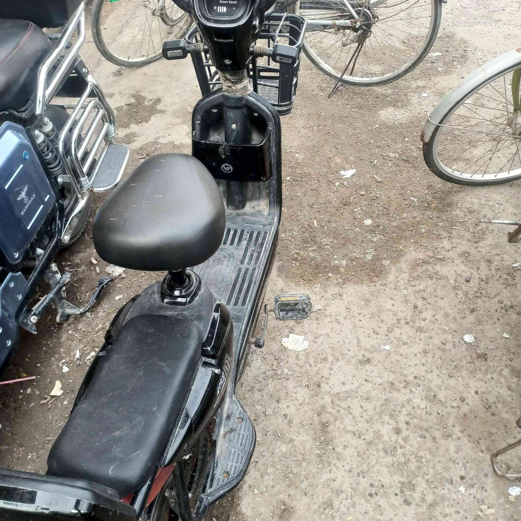 دراجه للبيع حجم 20/ 250وبي مجال الاستفسار الاتصال على الرقم ‏‪***********‬‏/ البطاريات عل فحص مصار 20يوم شديتهن 
كهربائيات كلها شغاله 
اشاير يمين يسار 
كشر نضيف مثل ماموضح بل صوره
