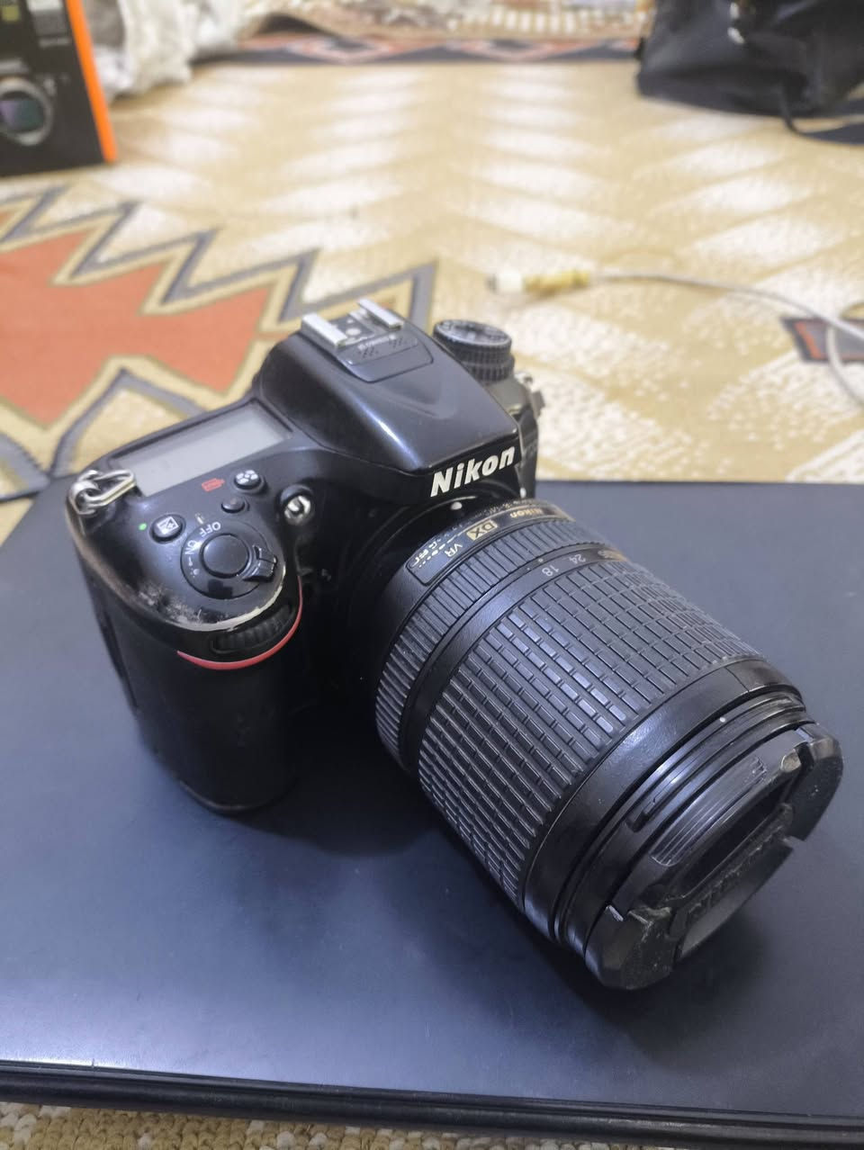 كامرة نيكون D7100 نضافة 60٪ 
مع عدسة 18-140
مع عدسة 50m فتحة 1.8
شاحنة وبطارية 
سعر خاص ***********
 مكاني ناصرية قضاء سيددخيل

