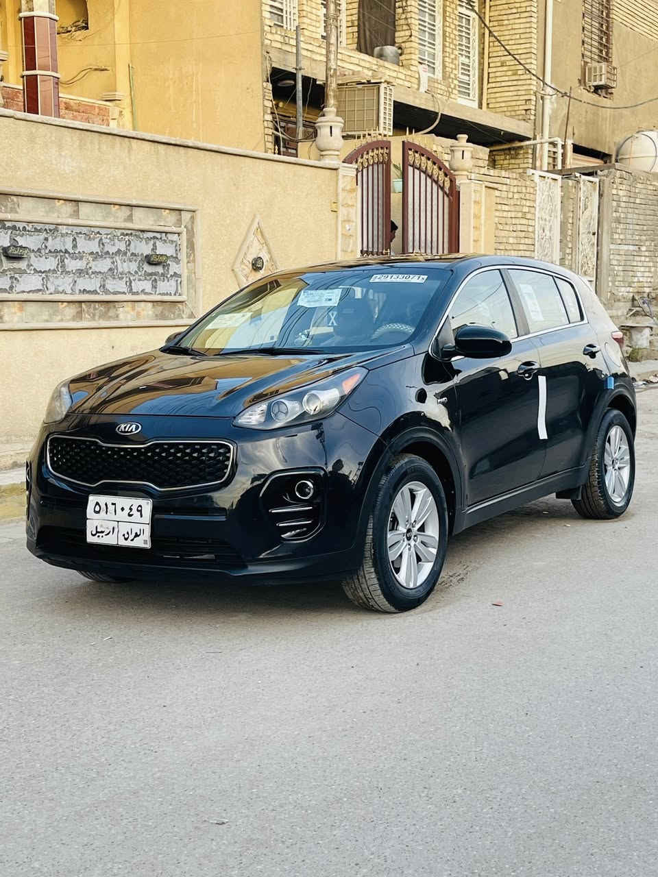 للبيع كيا سبورتج 2017 أمريكي حادث فقط جاملغ امامي ومبدل بلادي  بدون صبغ مكينة 2400 مكفوله على وضع شركه كهربائيات وميكانيك كله على وضع شركة مواصفات نص فول تحكمات جهتين وشاشة وحساسات امامي وخلفي فور ويل ونضام صعود ونزول ودرايف مود وبعد بيه مواصفات تخم تاير جديد قبل شهر شاده السيارة جاهزه للاخير برغي ماعوزه ماشية 95 الف جديدة بمعنى الكلمه السعر 143 وبيه مجال بسيط العنوان بغداد الرصافة *********** بي واتساب
