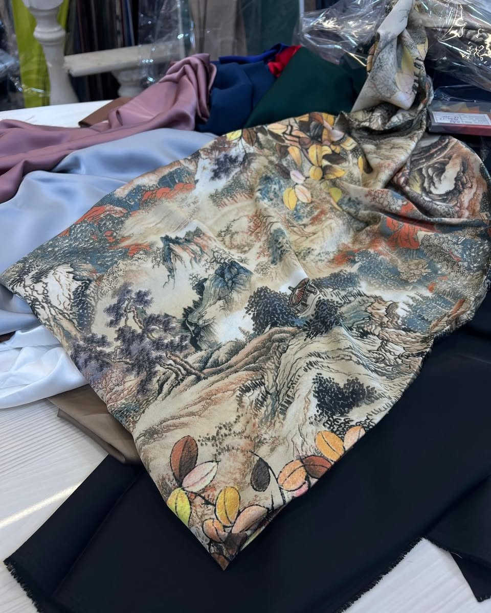 حبر ارماني 
قماش كلش راقي وفخم 
سعر المتر اربعه 
سعر القطعه مترين ونصف عشره
يتوفر توصيل لجميع المناطق


**إذا كنت صاحب هذا الإعلان وتريد حذفه لأي سبب، رجاءا أرسل رسالة إلى الدعم الفني**