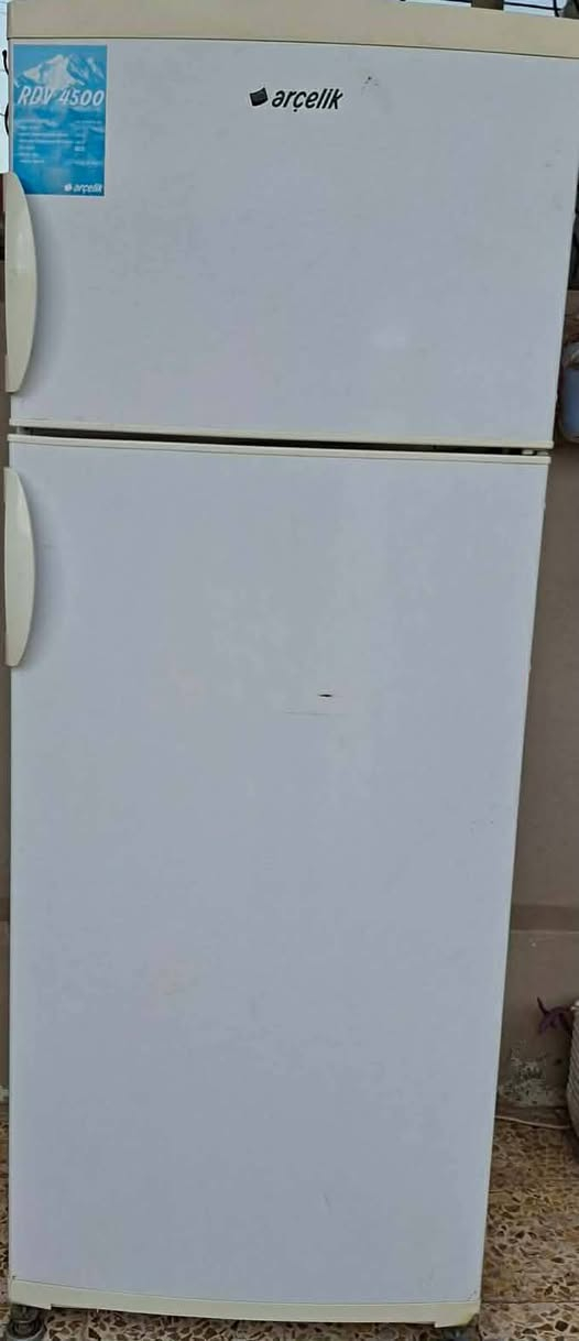 ثلاجه 
حجم كبير نظيفه وضع شركه 
200 بي مجال


**إذا كنت صاحب هذا الإعلان وتريد حذفه لأي سبب، رجاءا أرسل رسالة إلى الدعم الفني**