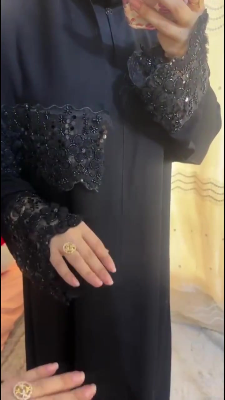 عبايه مسكرة طباقه مع شال 
# ترند الموسم 
در النجف للعبائة 🌹 
***********
