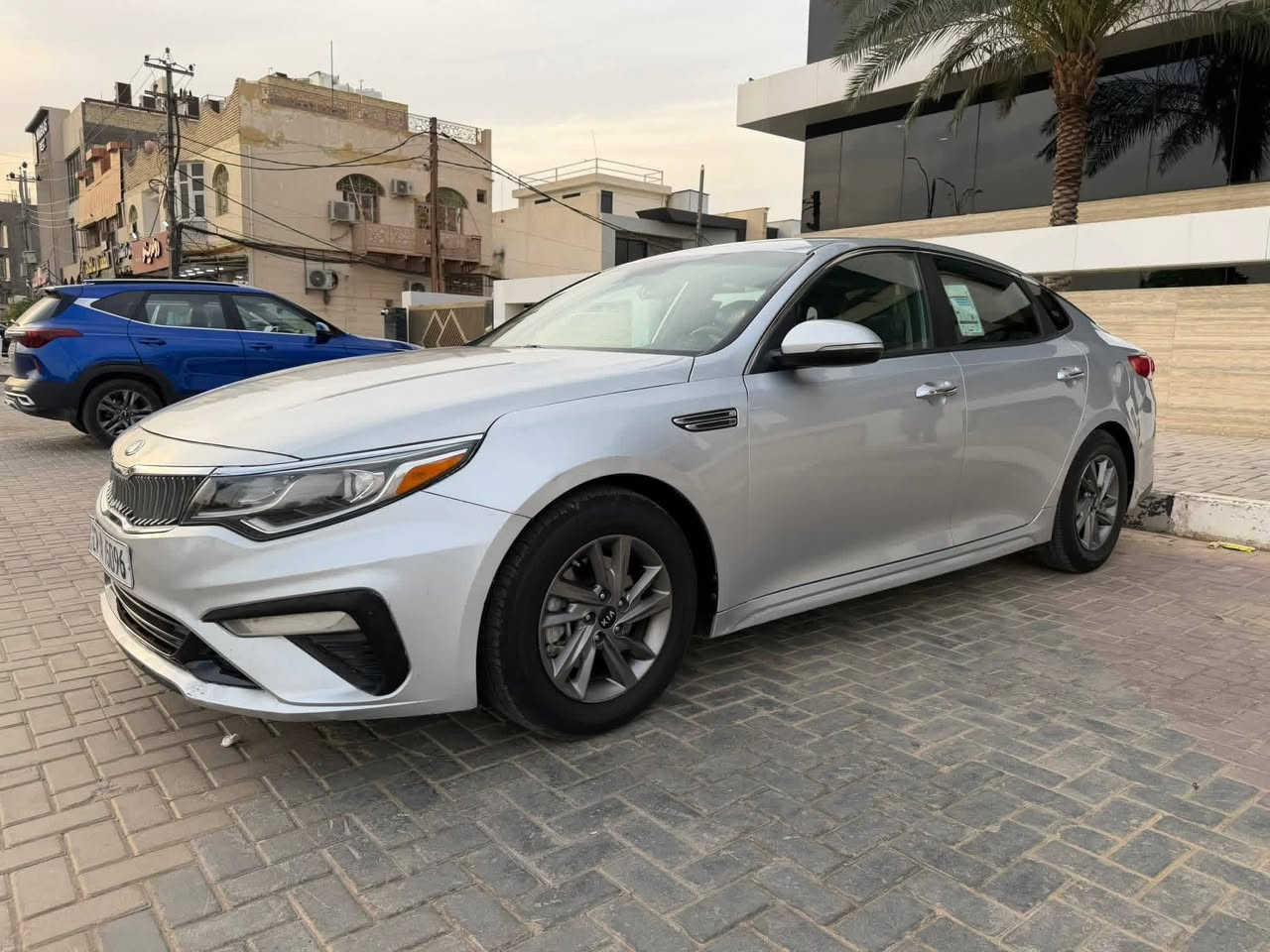 السلام عليكم للبيع او مراوس كيا اوبتيما 2020 وارد امريكي حادثها جاملغ وباب الاماميات جهة العبري رقم ذي قار الدولي بسمي سنويه لل2030 تحويل مباشر محرك 2400 GDI محرك كير حداديه تخم تاير تبريد كهربائيات خير من الله سياره جاهزه وخير من الله وترايك وين متريد السعر 129 وبيها مجال مكاني ناصريه مركز 
رقمي ***********
الواتساب ***********
