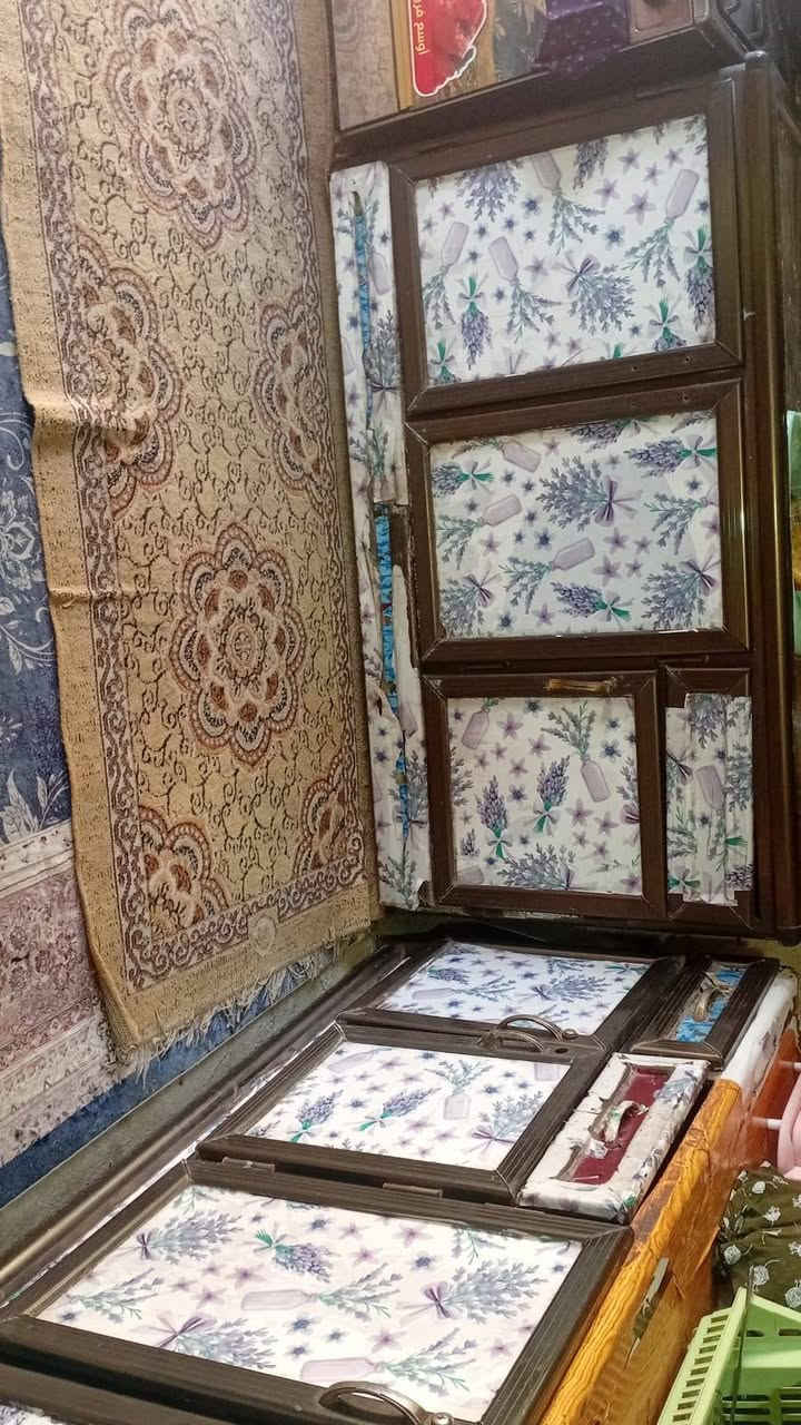 السلام عليكم كاونتر للبيع نظيف نظافته 85 بالميه  ثمانيه بيبان كما موظح بل صور سعر ٥٥٠ الف الشراي على هاذ الرقم)*********** (***********
