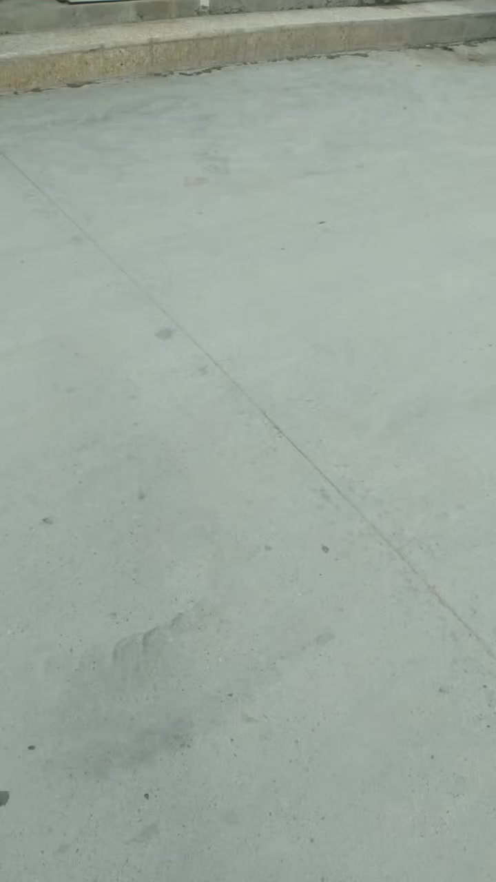 دار للبيع 🏡🏡🏡
دارللبيع في منطقة زيونة قرب سيطرة طريق الشلالات .
المساحة 200م زراعي سند 25 مع وصل بلدية .
الدار طابقين الطابق الأول غرفة نوم +استقبال +هول داخلي +صحيات + دكان بواجهة الدار. 
اما الطابق الثاني بناء شقتين معزولات كلا على حدة المكاتبة مع صاحب الدار الشرعي للاستفسار والاستعلام الاتصال بالأرقام التالية 
*********** كورك
***********اسيا
او مراجعة مكتب نور ألنهضة للعقار سايدين ألنهضة قرب جامع نور الدين البرفكاني
