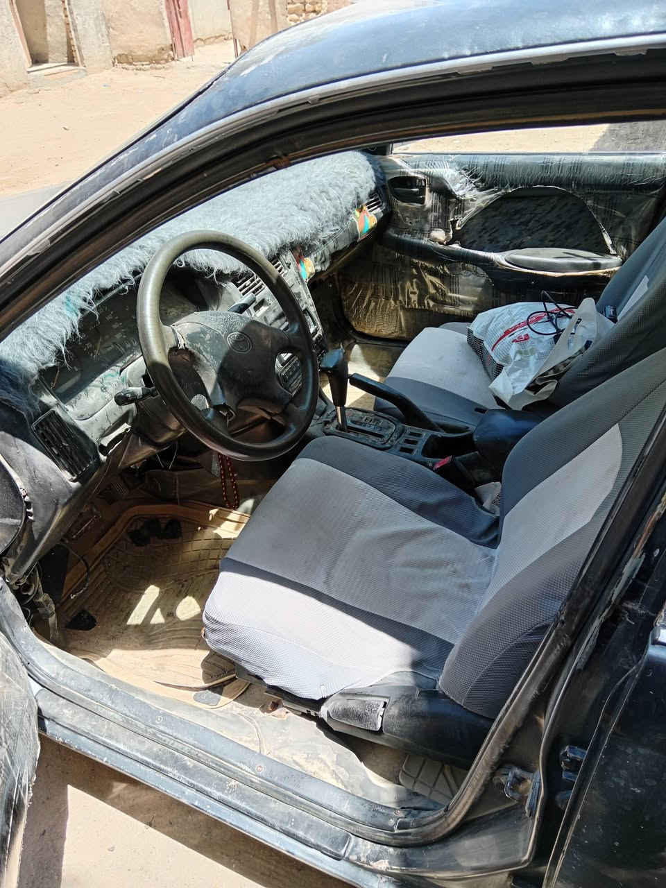 السلام عليكم كرونه موديل 93 كير ومحرك مكفولات حداديه جديده كهربائيات كله شغاله محرك البلادي1800 السعر 26 وبيه مجال بصيطه المكان بابل الكفل السياره احلاء من الصوره علمنا السياره وكاله فقط للاستفسار الاتصال على الرقم ***********
