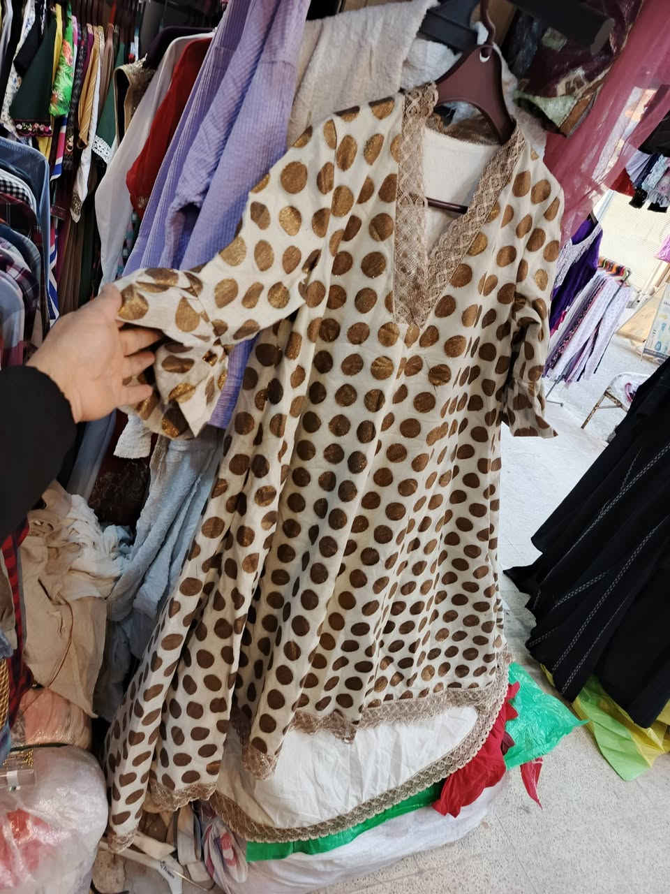 جمعه مباركه على الجميع يارب🤲
المحل مفتح بعد صلاه العشاء أن شاء الله
وصلنا كلابيه و دشداشه كشمير وكدري ومخور درجه اولى💥 جميع الأحجام متوفره العنوان موصل حي سومر بعد مطعم سومر ثالث فرع عل يمين أول محل بل فرع عل يسار أهلآ وسهلآ بل جميع👇
أكتب👈 تم ليصلكم كل ما هو جديد👇
للأستفسار***********
واتساب ***********
