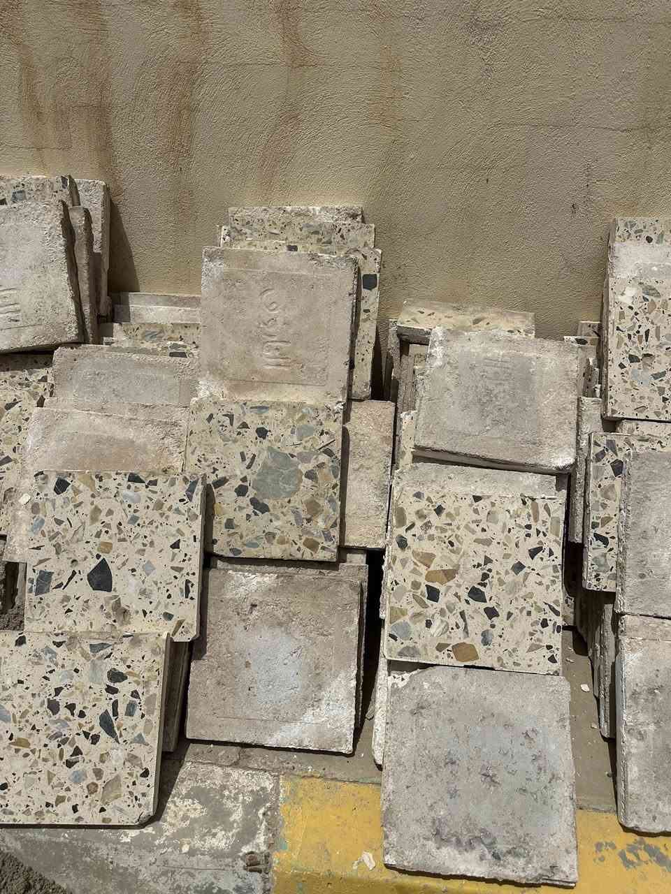 كاشي مستعمل ونضيف للبيع 
بين 300 قطعه الى 400
السعر (( حلل باليرضي الله واخذ ))


**إذا كنت صاحب هذا الإعلان وتريد حذفه لأي سبب، رجاءا أرسل رسالة إلى الدعم الفني**