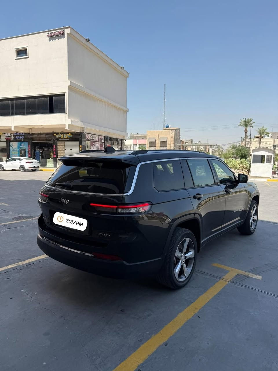 السلام وعليكم
للبيع2024 Jeep Grand Cherokee L Limited
جيب ليمتد بلاص يعني فول ١ على ١
رقم بغداد الجديد
بأسمي تحويل ثاني يوم
لون اسود كذاب  
ماشية 28000 

المواصفات:-
بصمة تشغيل 
بصمة ابواب وصندوق
ثلاث شاشات بالدشبول 
تشغيل عن بعد 
بانراما 
كشنات Vib منفصل 
كشنات تدفئة تبريد 
تبريد منفصل ثلاث قطع
شاشة جبيرة
كير ماوس 
درايف مود 
انظمة قيادة
وتحكم بالقيادة
صندوق كهرباء
كشنات جلد لون بيجي 
كشنات كهرباء
كشن خزن ميموري
سستم صوت ALBINE
نقط عمياء
رادار امامي
رادار جوانب
تحديد مسار 
وقوف ذاتي
حساسات امامي خلفي 
مراية وسطية كامرة
٥كامرات ٣٦٠
هند بريك دكمة
تحكم استيرن
هيتر استيرن
شفتات استيرن
 منافذ تايب سي
لايتات زينون 
لدات امامي
بكلايت لد 
سبير منازل
جام اوتو
ويل كب كروم 

السيارة بيهة صبغ بنيد وجاملغ
بدون دواخل شرط الفحص 
السيارة جاهزة بدون اي نقص   
اي استفسارت تعال خاص او اتصل
***********
عنوان بغداد
حي الخضراء
