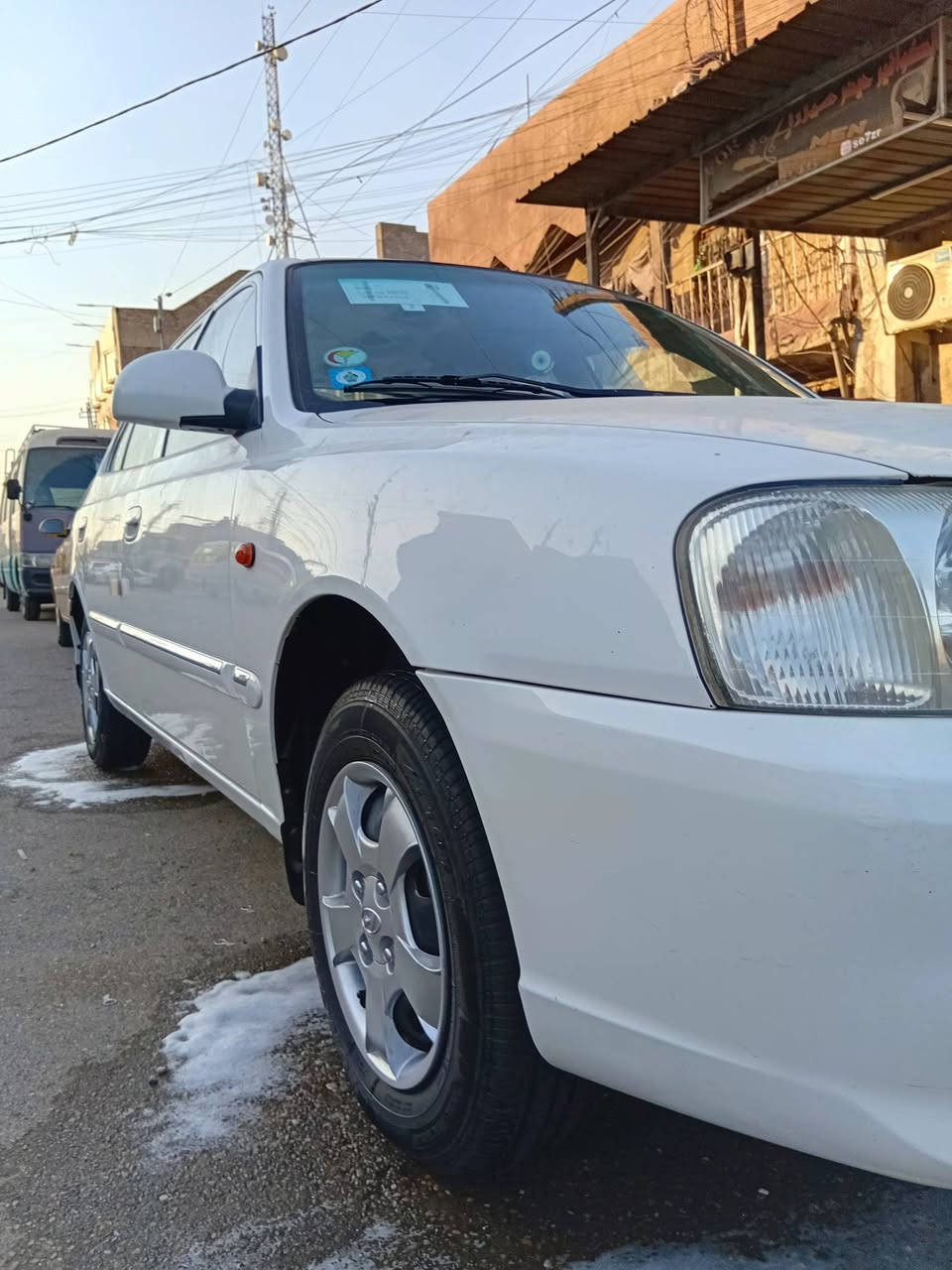 سلام عليكم فيرنا ٢٠١٥ للبيع سيارة مكفولة من ضربة وصبغ مكينة كير حداديه تخم تاير سيارة بسمي تحويل ثاني يوم السعر ٨٥ وبيهة مجال بسيط رقم الهاتف ***********
