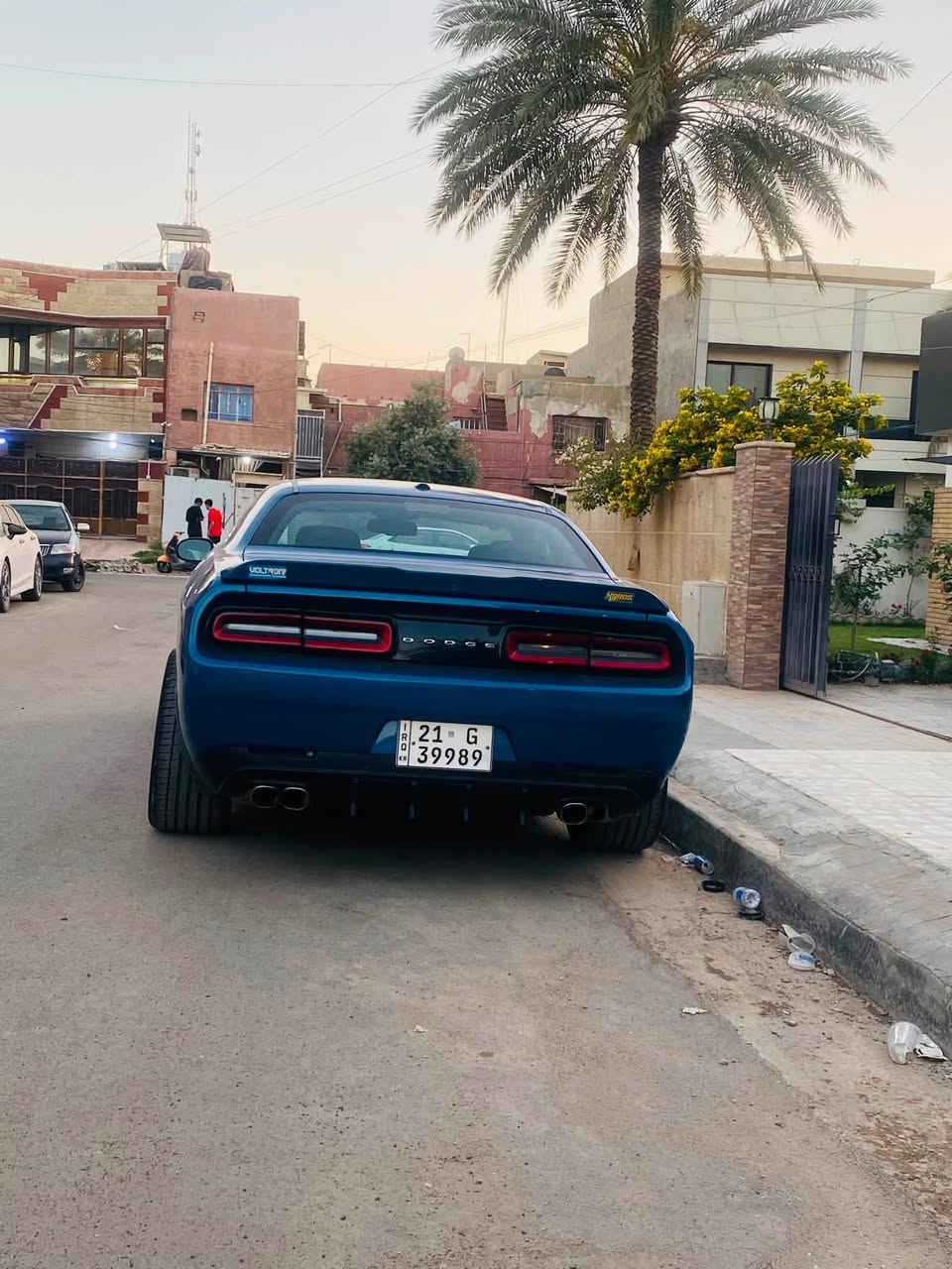 جالنجر sxt 2020 
لون مميز 💙
شاشة وسط 
تحكم ستيرن جهتين 
تاير جديد 
ويل مبدل 
كشن كهرباء 
صدر جديد 
سيارة كاملة مكملة 
ادامة كاملة 

السيارة ماشية78 الف 
حادثها بامريكا بس جاملغ امامي لا شاصي ولا لخود 
ايرباكات بس الامامي

وهنا صار بيها باب نفس الجهة والجاملغ الخلفي (صبغ بس رش عدا الباب بي شوية معجون) وبارد بسيط بجهة السايق 
سيارة كاملة مكملة وشرط على الفحص 
شرط تحويل ثاني يوم 
رقم سليمانية الجديد 
السيارة عارضها ب173 وبيها مجال بسيط للشراي المو شراي اترك كلمة طيبة 
***********

