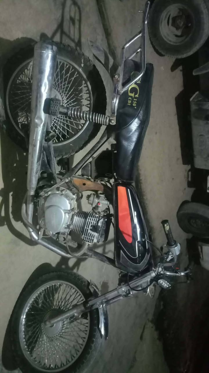 السلام عليكم دراجه للبيع موديل 19 محرك 21 جديد بل كارتون تايرات نضيف دراجه ما بيها اي عيب
لسعر 350 وبي مجال ***********
