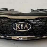 شباك امامي سيراتو  مستعمل نظيف مابي اي شي  مكاني بغداد واذا تريد توصيل...