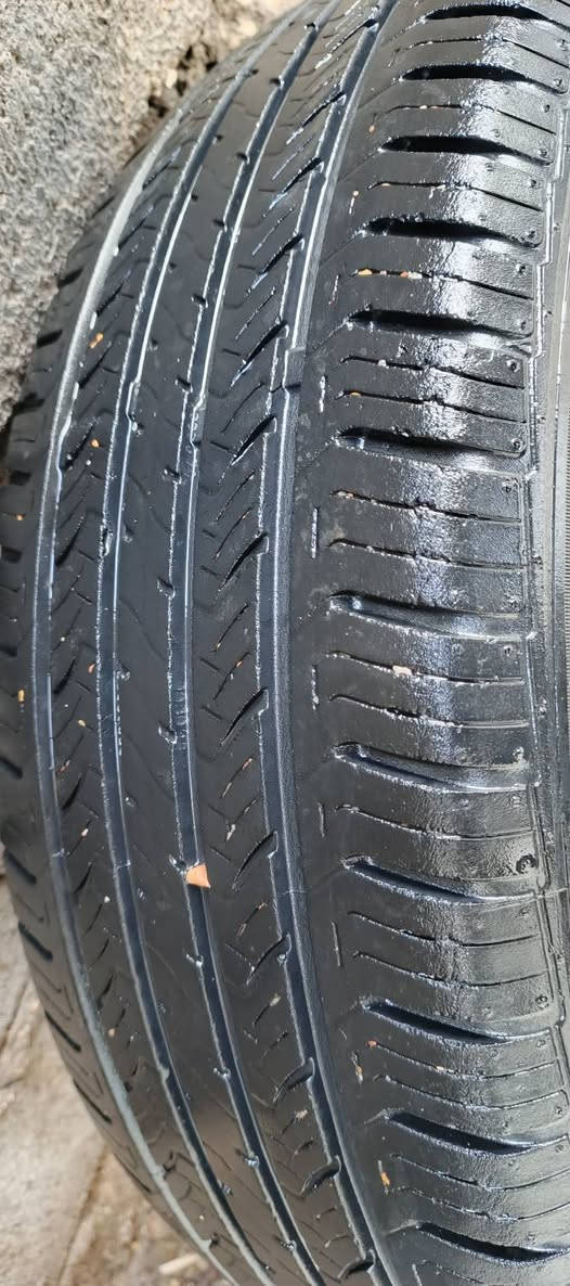 للبيع زوج تايرات حجم 225/65/17 مستعمل السعر 50الف للاتصال ***********
