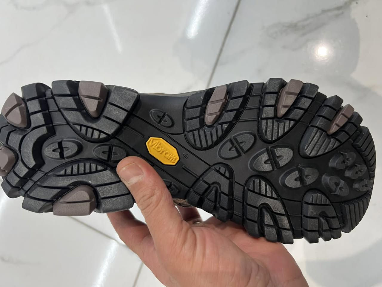 ميررال. 

غير مستخدم 

قياس 44       Cm 28 

سعر 85 الف 

توصيل 5


**إذا كنت صاحب هذا الإعلان وتريد حذفه لأي سبب، رجاءا أرسل رسالة إلى الدعم الفني**