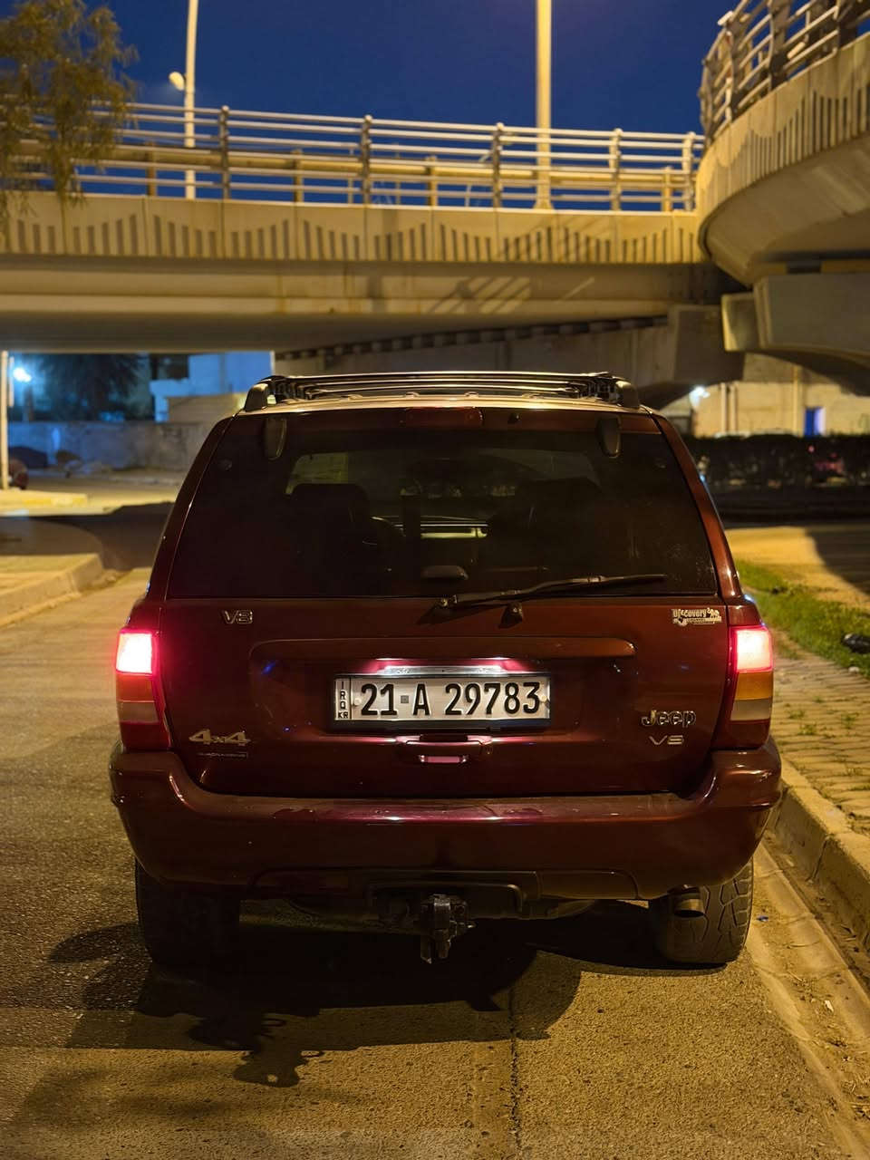 كراند شيروكي لمتت 4x4
سنويه باسمي
موديل 2000
V8 / 4.7L
كير مكينه ضفيره بدون عيب مابي اي خلل
كشن جلد  تدفيه 
ثلاث قطاع صبغ للجماليه
مكان السياره كركوك 
رقم الهاتف ***********
سعر 73$
