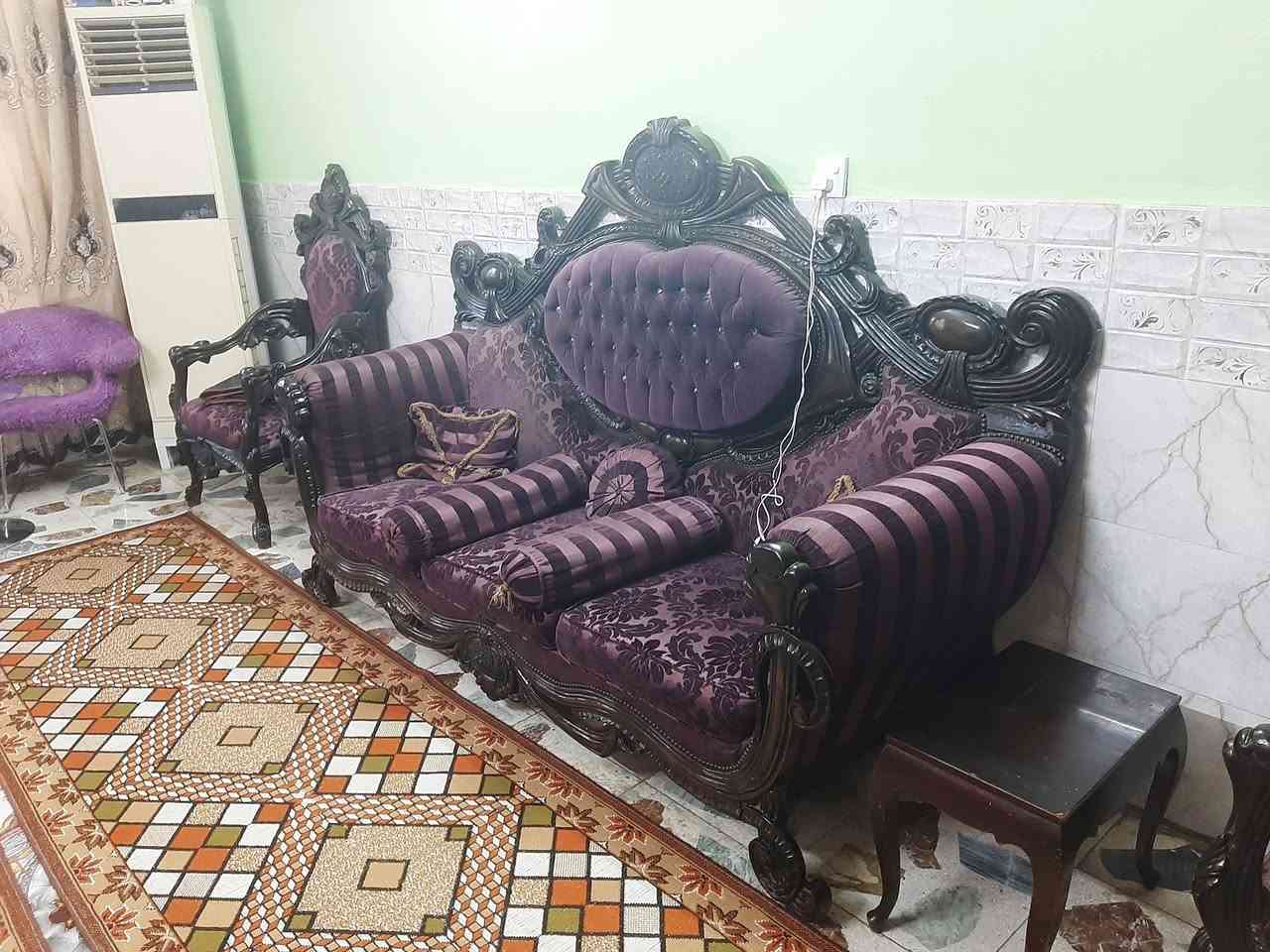 ظخم قنفات للبيع٩ مقاعد زان تركي نضيف نضافه ٨٠%العنوان بغداد الشعله للتواصل ***********   اكو توصيل
