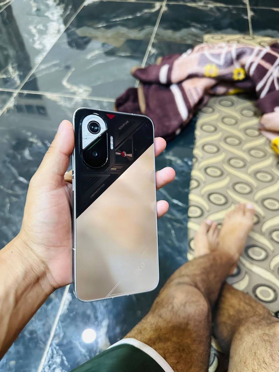 بوكو F7  ()
🔥🔥السعر 350 الف🔥🔥

المواصفات⬇️⬇️⬇️⬇️
6.83 بوصة - 120 هرتز - AMOLED
الذاكرة256  جيجابايت الرام12 جيجابايت
الكاميرا50 + 8 ميجابكسل
المعالجSnapdragon 8s Gen 4البطارية والشحن السريع6500 مللي أمبير - 90 واط

جهاز فقط لمس من الاسفل مفطور وكاميره خلفيه مغوشه بسبب جامه مكسوره
***********

