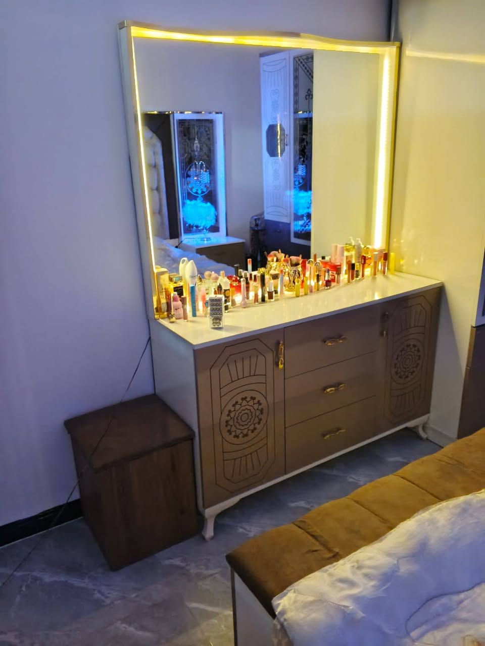 غرفه تركي للبيع تسع قطع نظافه 90% السعر خاص ***********
