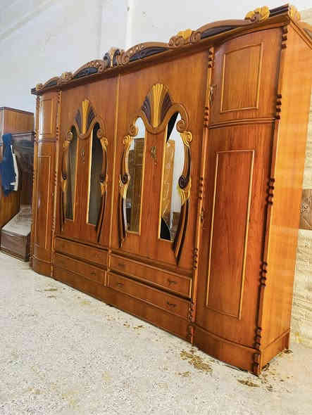 غرفة نوم عراقي مستخدم اخو الجديد وباسعار مناسبة شغل درجة اولى مرتب ضهر جرجوبة السعر 800 الف وبيها مجال للطيبين 
رقم الهاتف ***********
