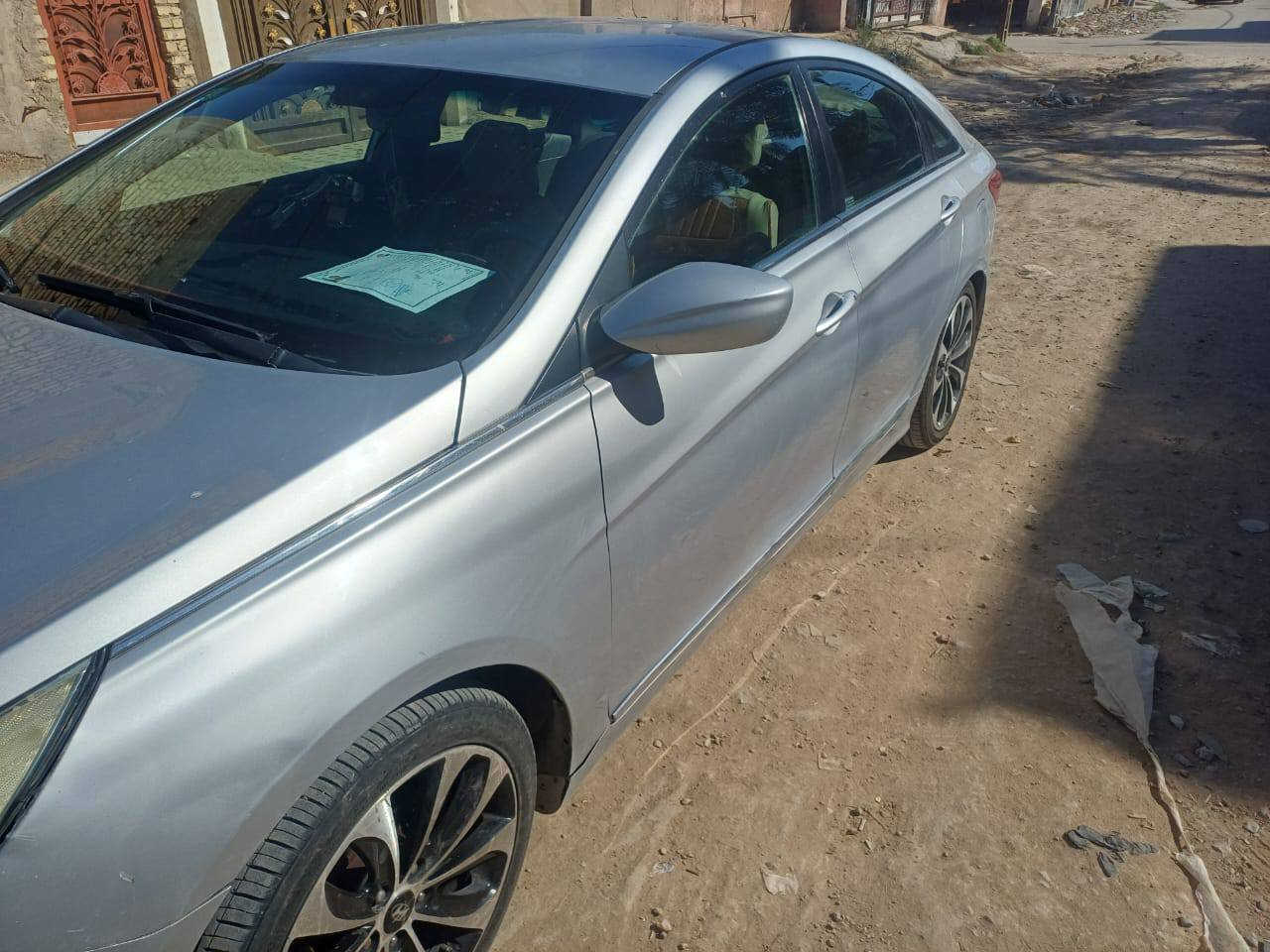 اسلام عليكم سوناتا للبيع موديل 2013 السياره رقمه بغداد انكليزي جاهز من كلشي مكينه وكير وحداديه السياره سوناره مرفق بالصور نفسه هو الي حادثه الي مرفق بالسونار السعر 100$ وبيه مجال بسط رقم ***********
