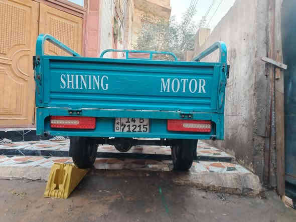 ستوته للبيع رقم وسنويه بسمي مكفوله من كلشي جديده ستوته  مكانه البصره الزبير سعره ٣٨٠٠وبيه مجال 

 0777 606 2077
