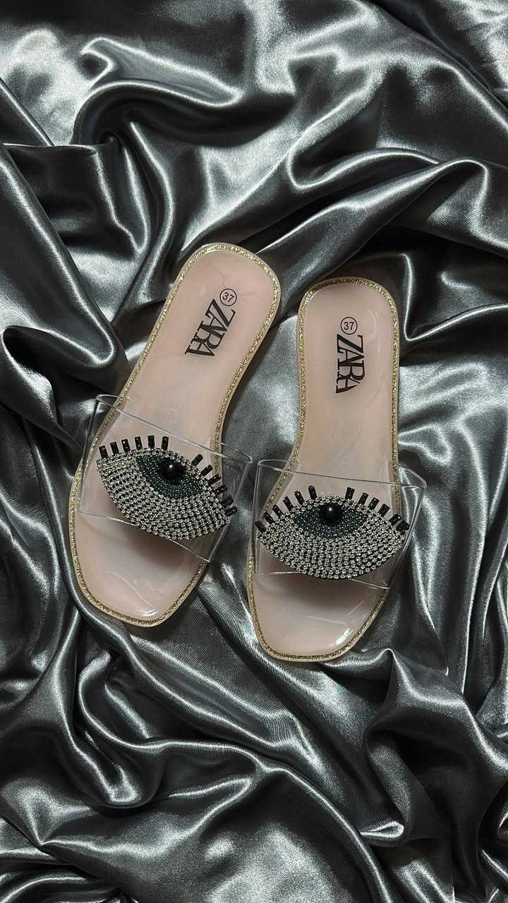 ✨ أحلى موديلات الكعب والفلات والسبورت وصلت ✨
ستايلات ناعمة وفخمة تناسب كل الإطلالات 👠👟
ألوان ترند وموديلات مريحة بجودة مرتبة
دللي طلتج بأحدث التصاميم والأسعار المناسبة 💕 روز ستور


**إذا كنت صاحب هذا الإعلان وتريد حذفه لأي سبب، رجاءا أرسل رسالة إلى الدعم الفني**