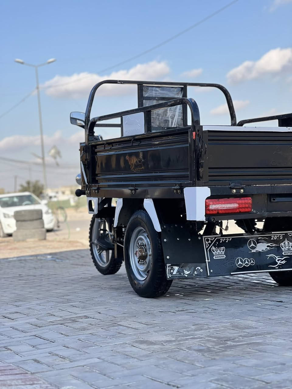 يالله موديل 2024 كفاله عامه أوراق كامله مابيها نقص برغي أخت زيرو اخوان لحد يكلي شبيها مابيها أخت زيرو مابيه نقص برغي كفاله عامه السعر 1800 مكاني بغداد *********** اتصل أخليك عل راسي 😍🫶
