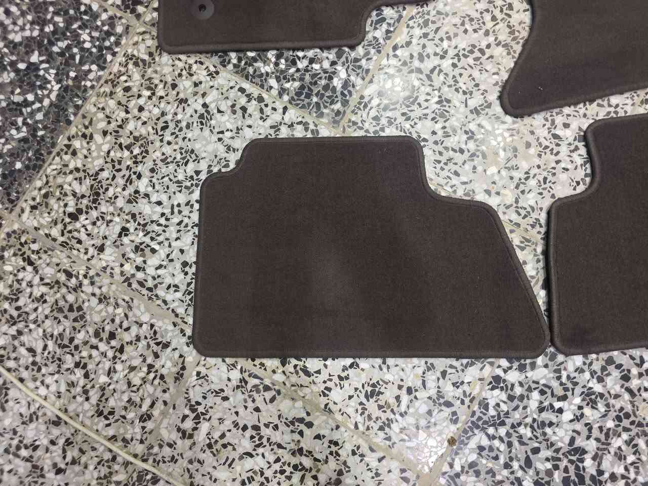السلام عليكم 
كاعيات تاهو جمسي اصلي جديد
ما مستخدمات
للاستفسار الاتصال ***********
