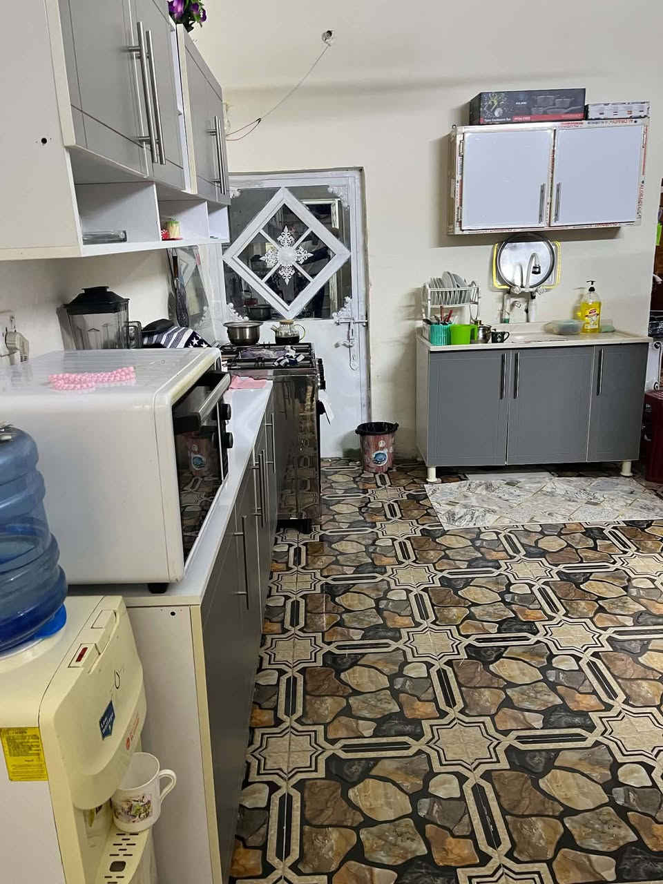 بيت للبيع
الموقع حي الربيع شارع القاضي قرب حسينية مسلم بن عقيل
يحتوي على استقبال +صاله+غرفتين  
السعر ٨٥ مليون قابل للتفاوض 
للتواصل *********** غير متواجد على النت

