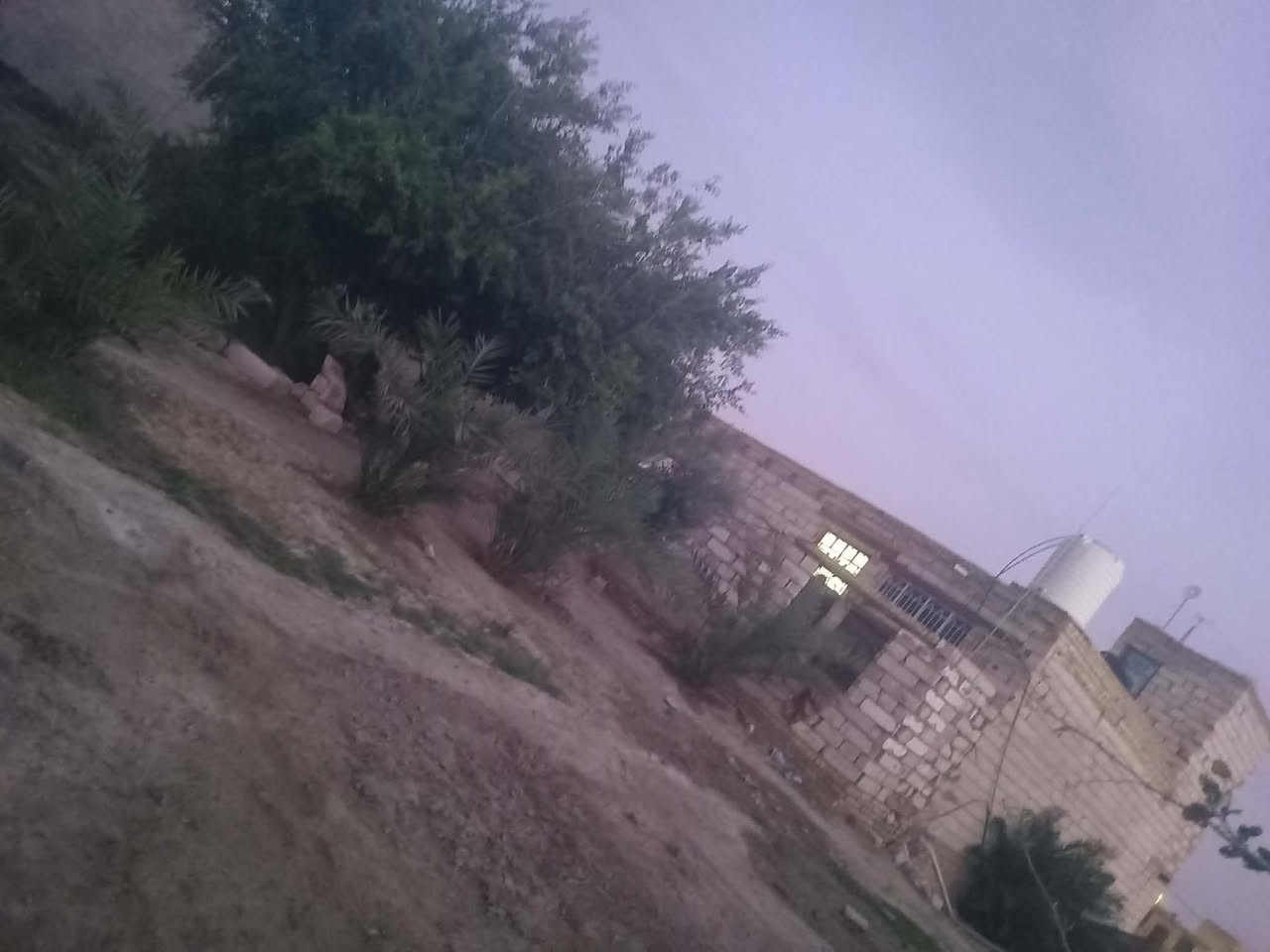 كاع  زراعي طابو عثماني  مساحه 1150 متر هيه وياها بيت مبني بيه غرفه وهول وصاله ومطبخ وصحيات  مكان بين سوك وفضليه قرب السطح لامين نزلت التبليط  كاع السعدون   يبعد عن الشارع العام 200 متر وسعر60


**إذا كنت صاحب هذا الإعلان وتريد حذفه لأي سبب، رجاءا أرسل رسالة إلى الدعم الفني**