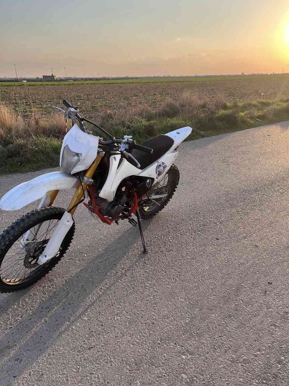 سلام عليكم 
قفاز crx 250للبيع 
 موديل 2023 

دراجه نضيفه 
وتاير وراه جديد بعده 
سلف يشتغل لايتات 
الي يريده يدخل خاص مكاني داقوق


**إذا كنت صاحب هذا الإعلان وتريد حذفه لأي سبب، رجاءا أرسل رسالة إلى الدعم الفني**
